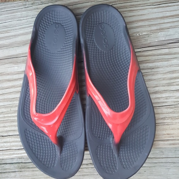 red oofos